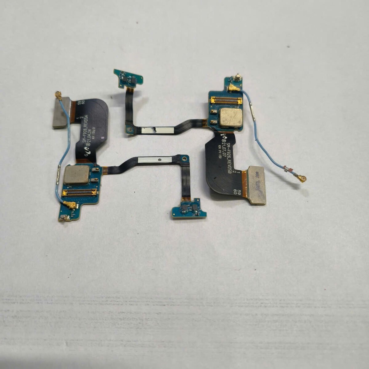 cáp ăng-ten sống và cáp nói búp Samsung Galaxy Z Fold3 5G SM-F926 - Hình ảnh 3