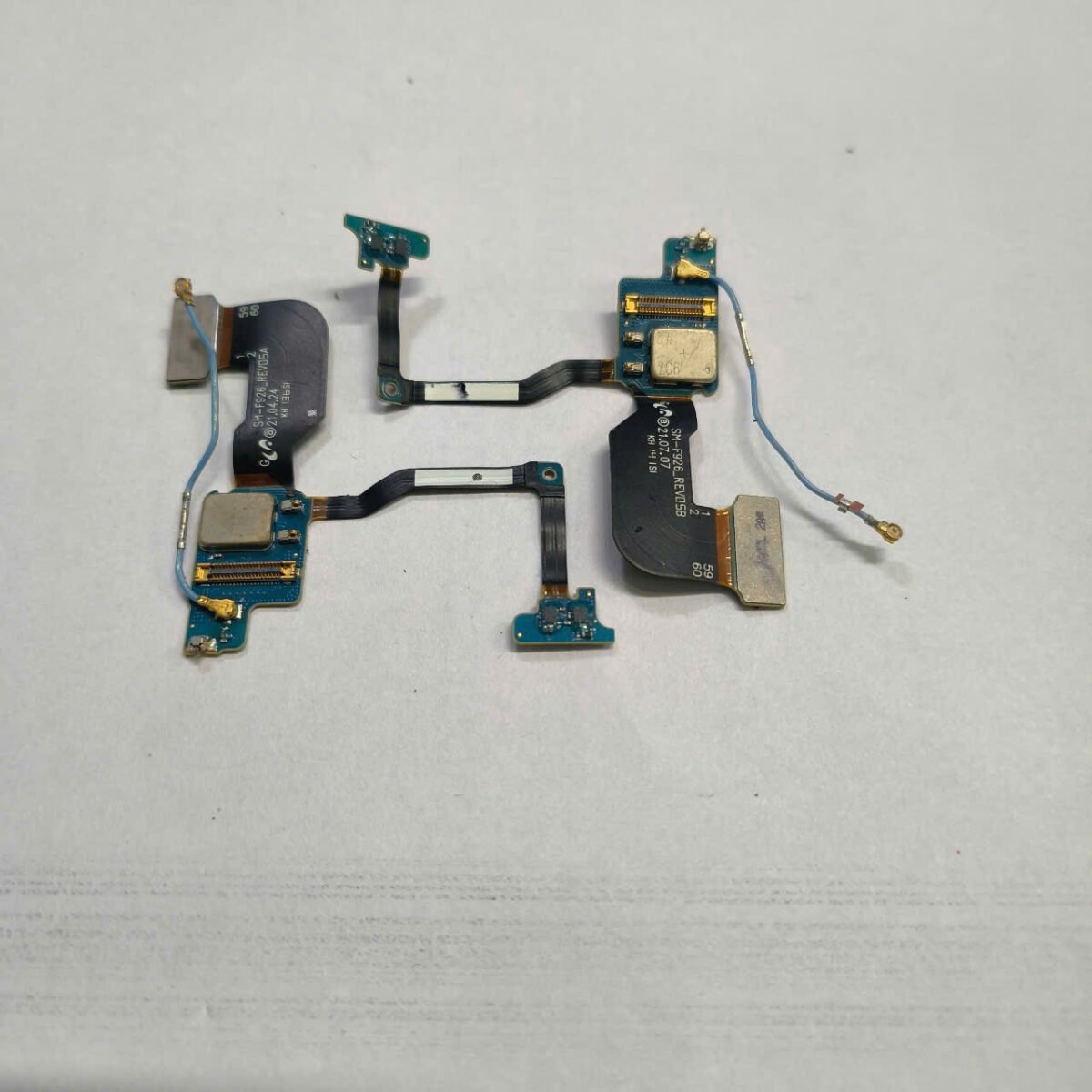 cáp ăng-ten sống và cáp nói búp Samsung Galaxy Z Fold3 5G SM-F926 - Hình ảnh 1
