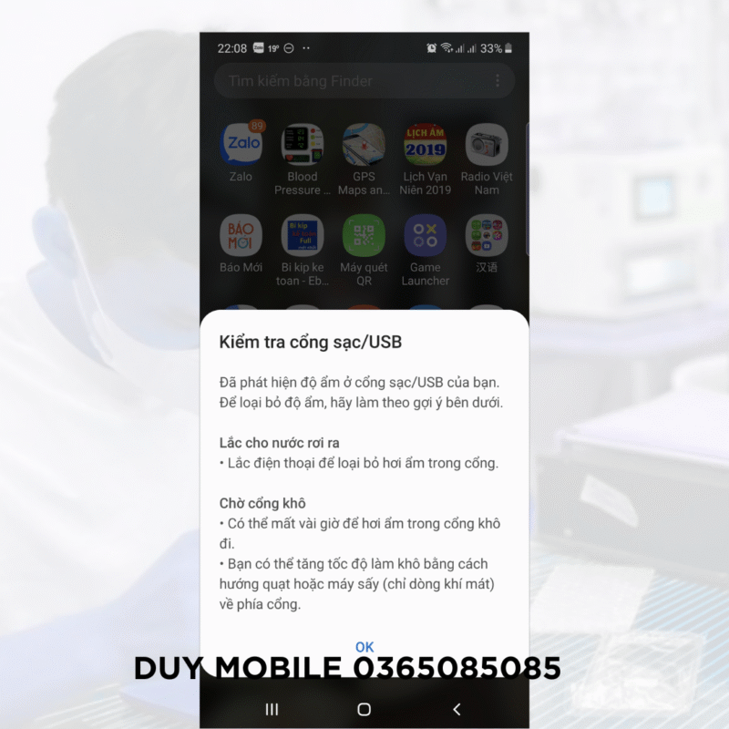 Điện thoại Samsung sạc cảnh báo độ ẩm