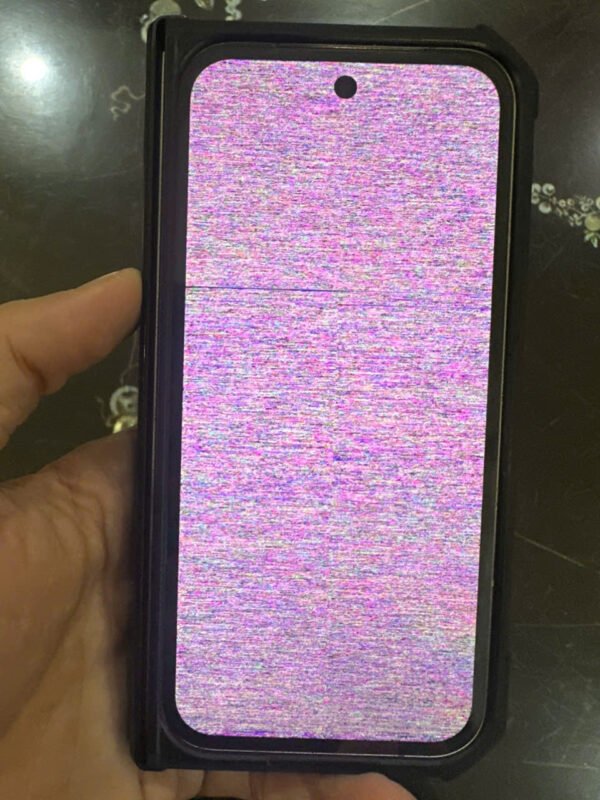 Pixel Fold 9 bị nhè màn hình 